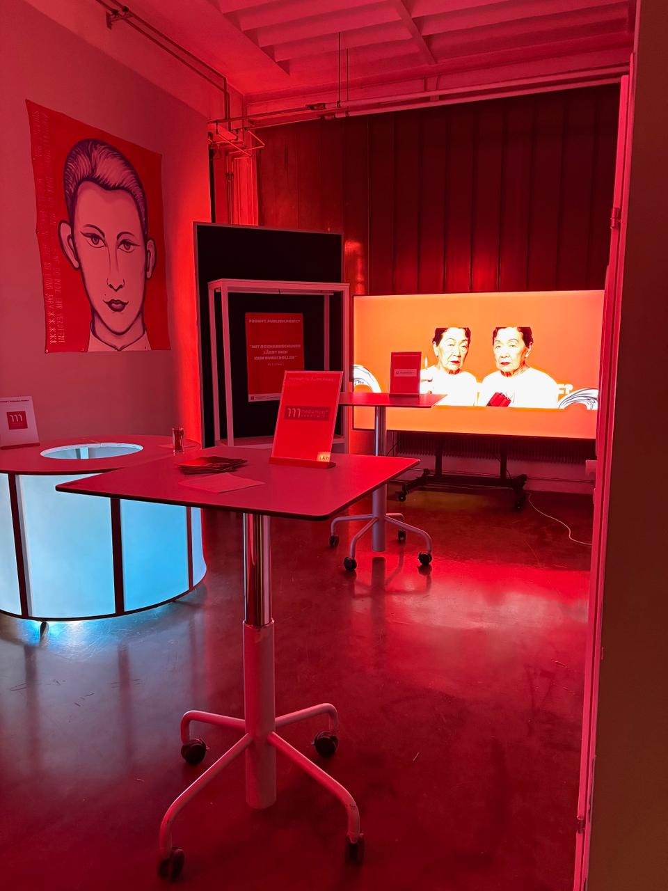 Roter Medien- und Produktionsbereich im Jägerwald Studio